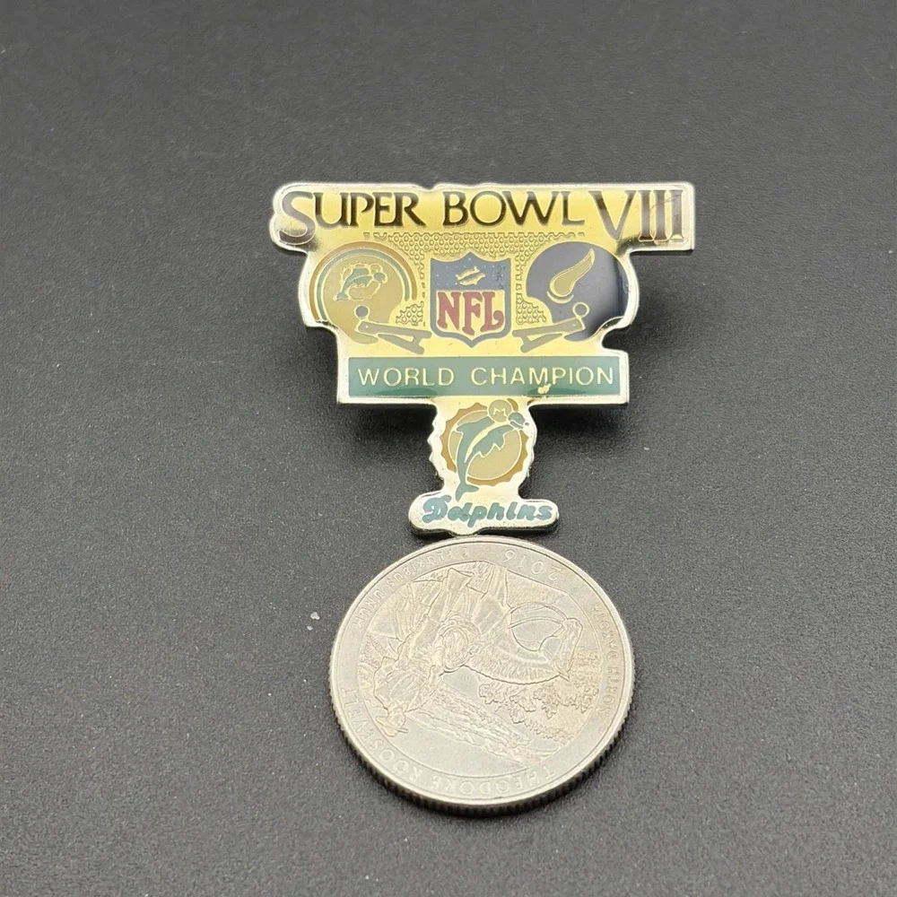 Super Bowl VIII Miami Dolphins Minnesota‎ Vikings NFL Football Lapel Hat Pin